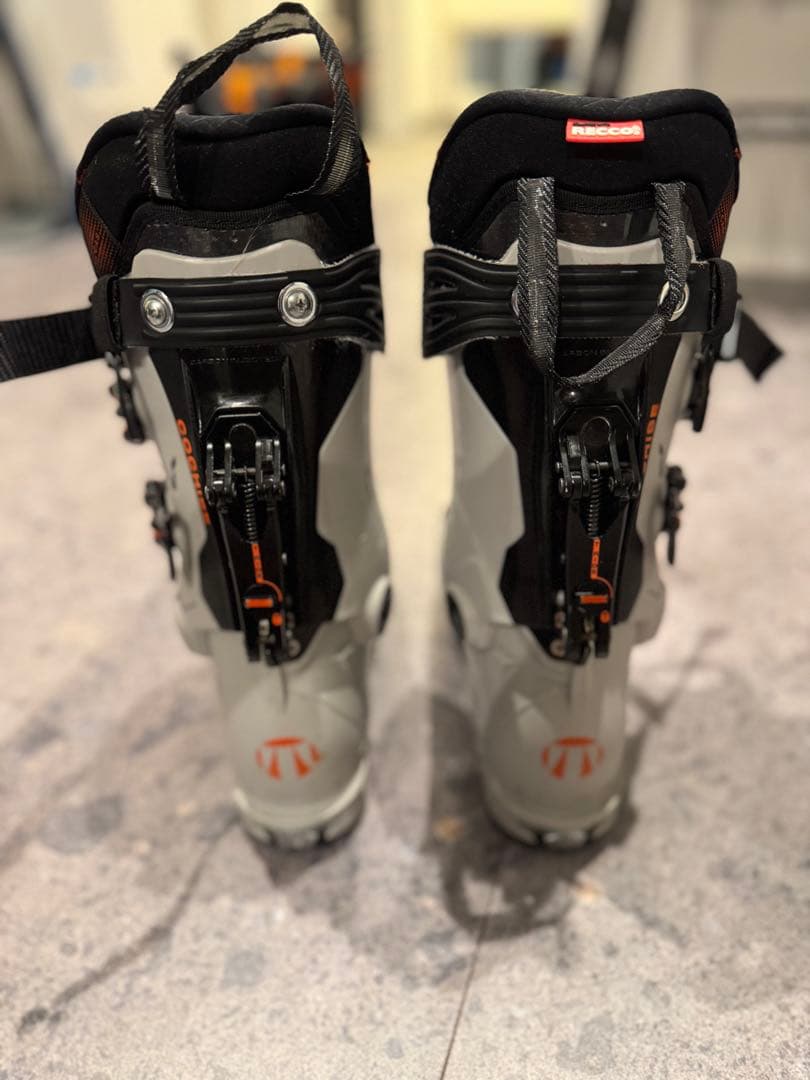 Tecnica Cochise pro 女性用スキー用ブーツ ライトグレー