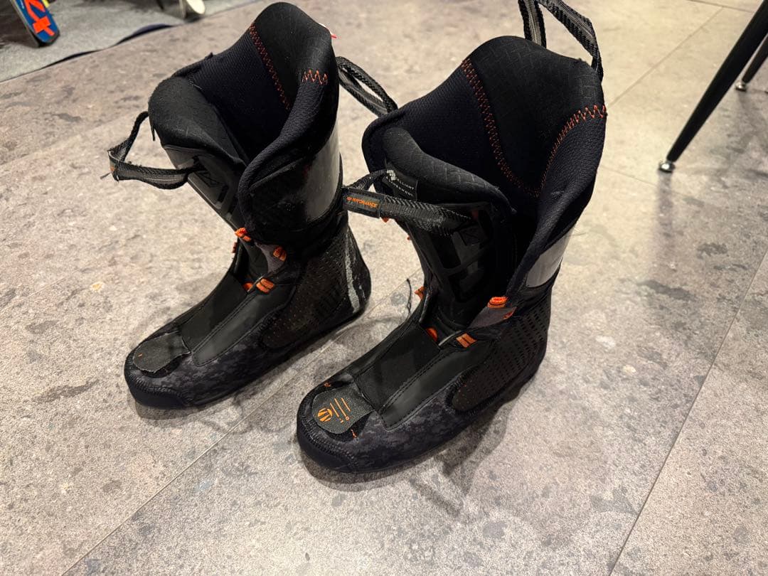 Tecnica Cochise pro 女性用スキー用ブーツ ライトグレー