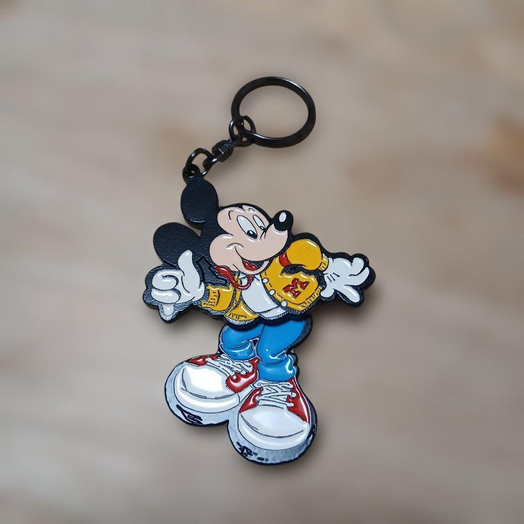 ミッキーとミニーのキーホルダー　4体セットです。