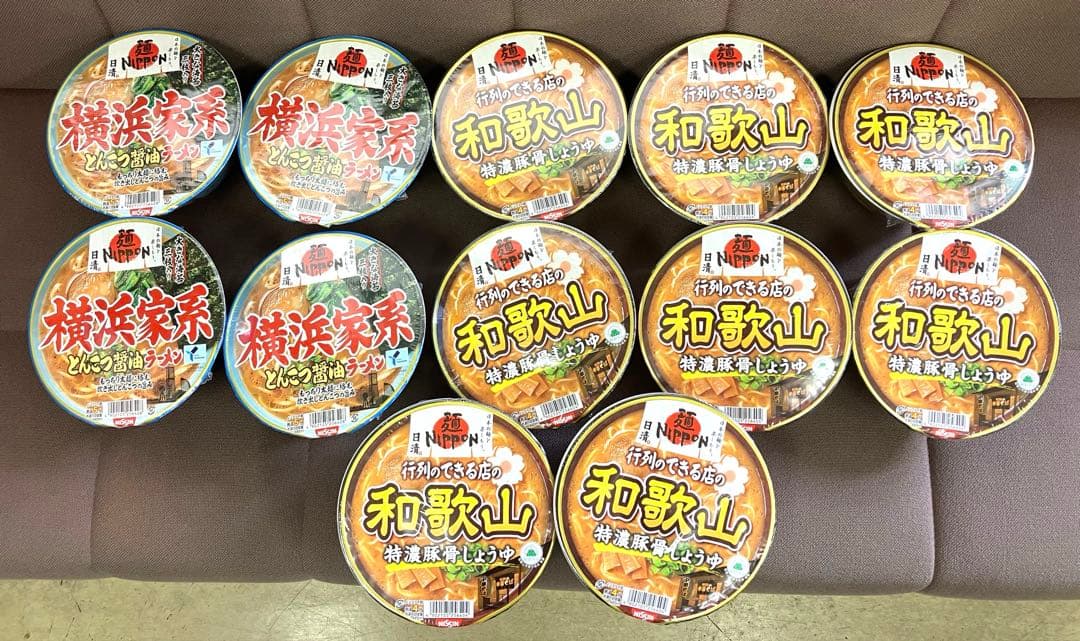 カップ麺、お菓子、飲料などの販売