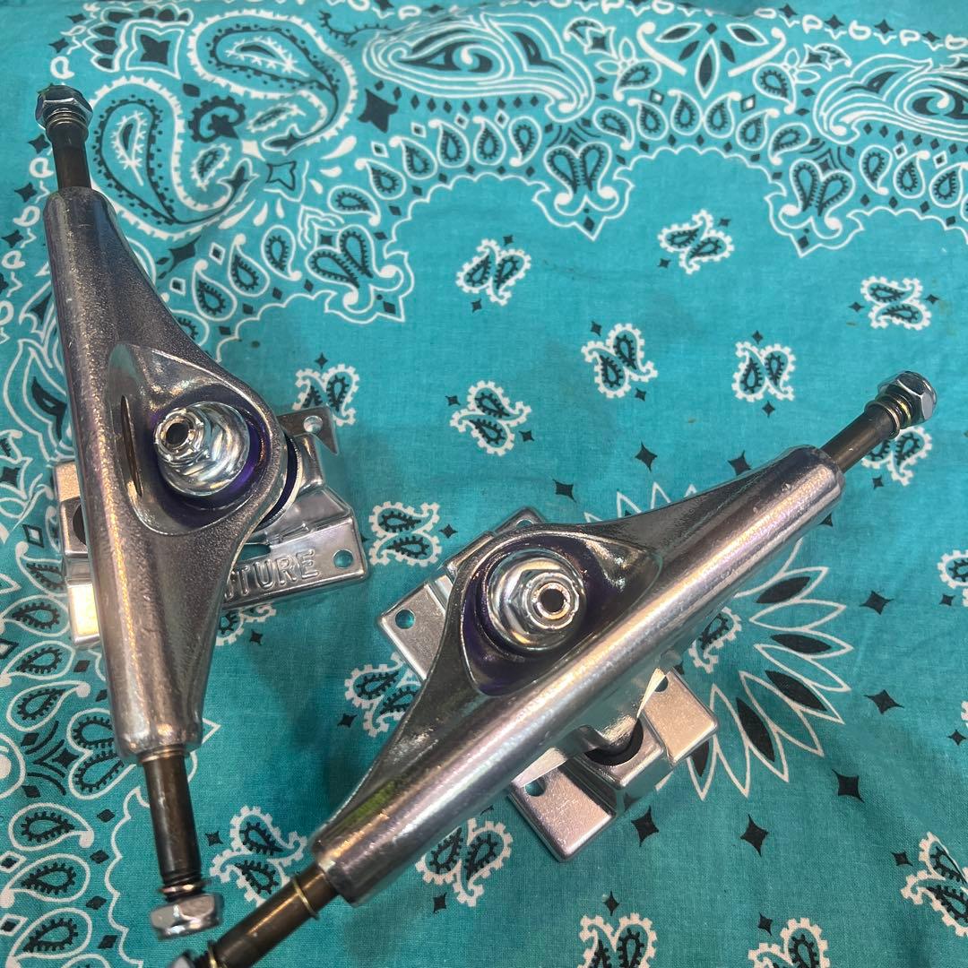 Venture 5.2HI Vライト　スケートボード トラック