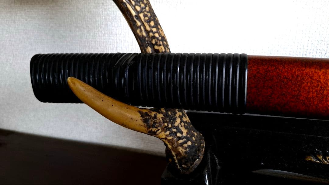 【高級居合刀】柄牛本革巻・鞘籐巻・二重刃紋　人気の2尺3寸5分、重さ鞘払851g