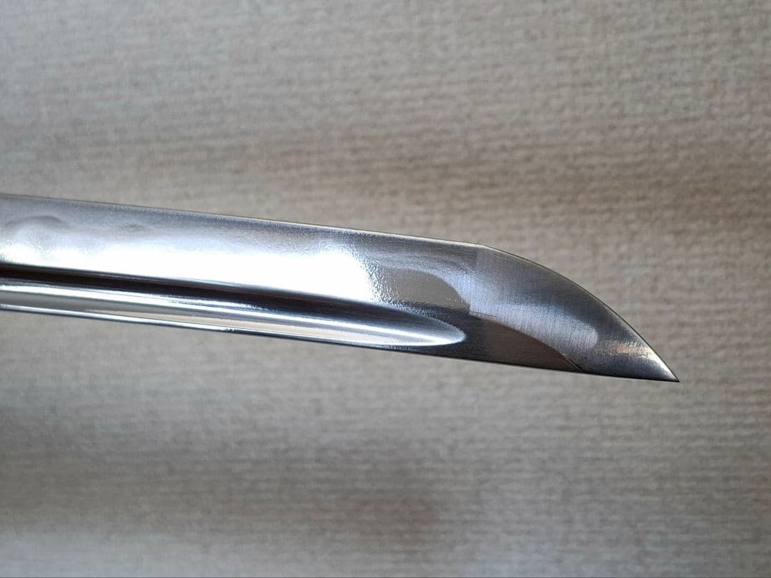 【高級居合刀】柄牛本革巻・鞘籐巻・二重刃紋　人気の2尺3寸5分、重さ鞘払851g