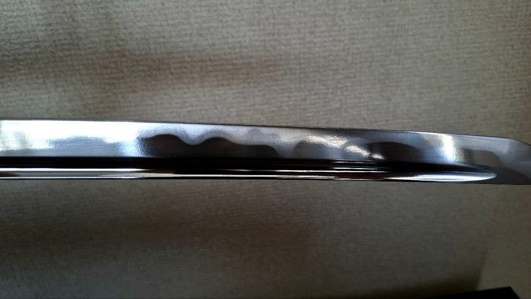 【高級居合刀】柄牛本革巻・鞘籐巻・二重刃紋　人気の2尺3寸5分、重さ鞘払851g