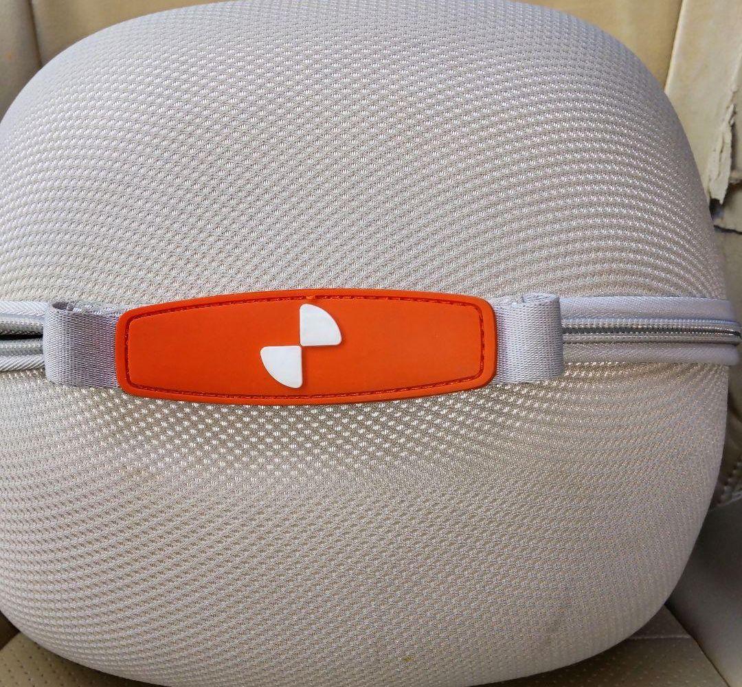 a  POC ヘルメットケース