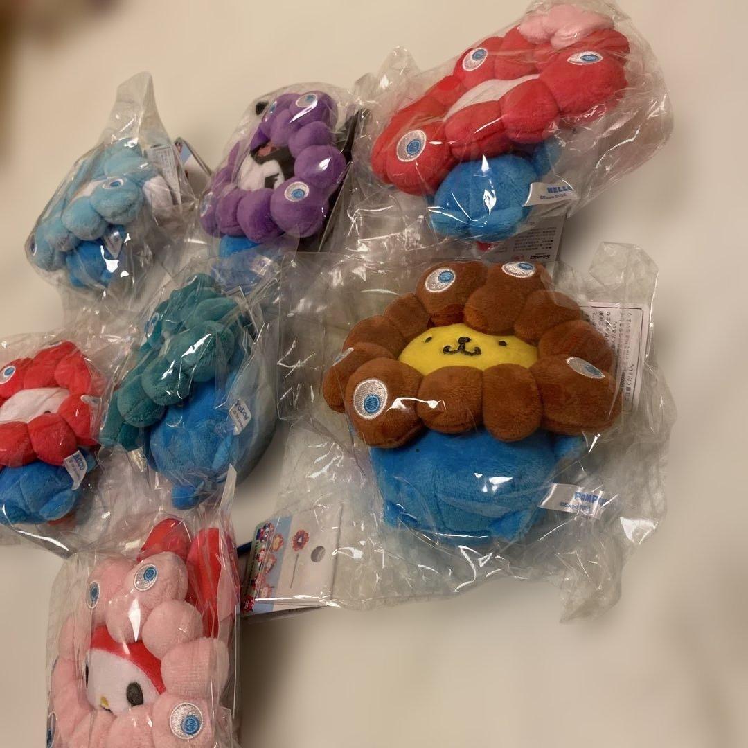 ミャクミャクなりきりぬいぐるみ　サンリオ　キティなど7種