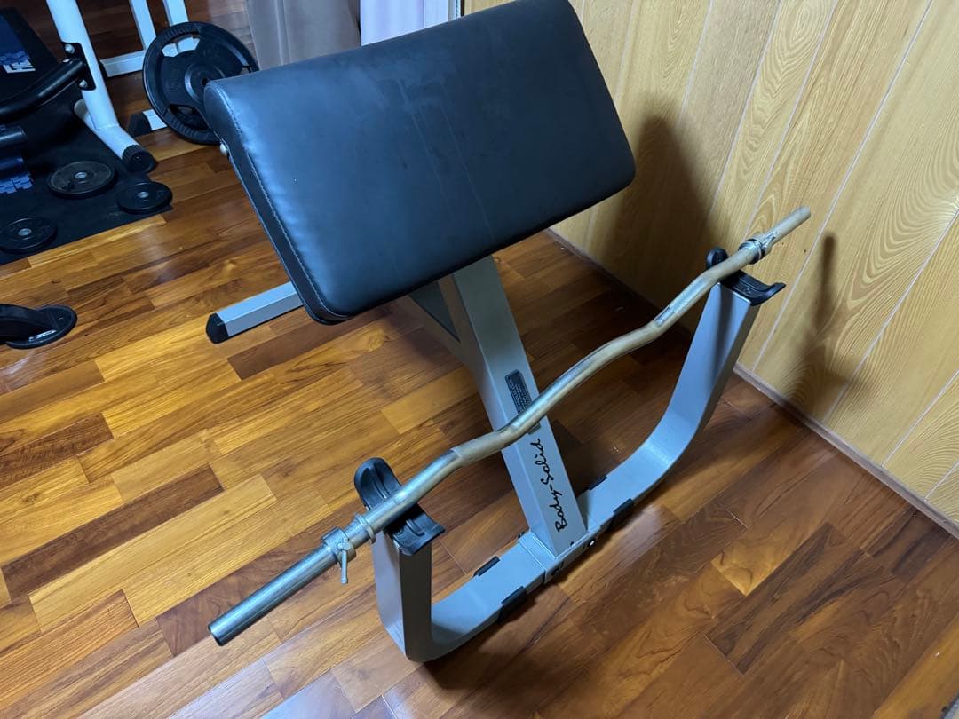 BodySolidのジムユースのプリチャーベンチ アームカール　腕を鍛える