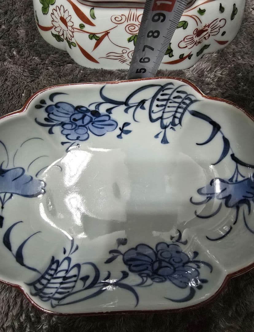 古伊万里の伊万里焼の染め付けがあり美しいお皿です