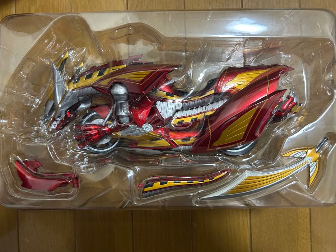 S.H.Figuarts仮面ライダー龍騎サバイブ　ドラグランザー