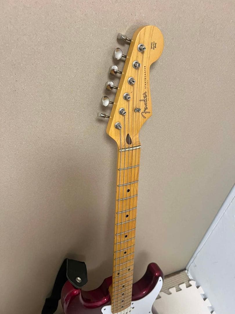 Fender Stratocaster のエレキギター (ケース付き)