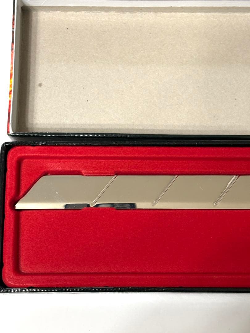 進撃の巨人　超硬質ブレード　立体起動装置　模造刀　アニメグッズ