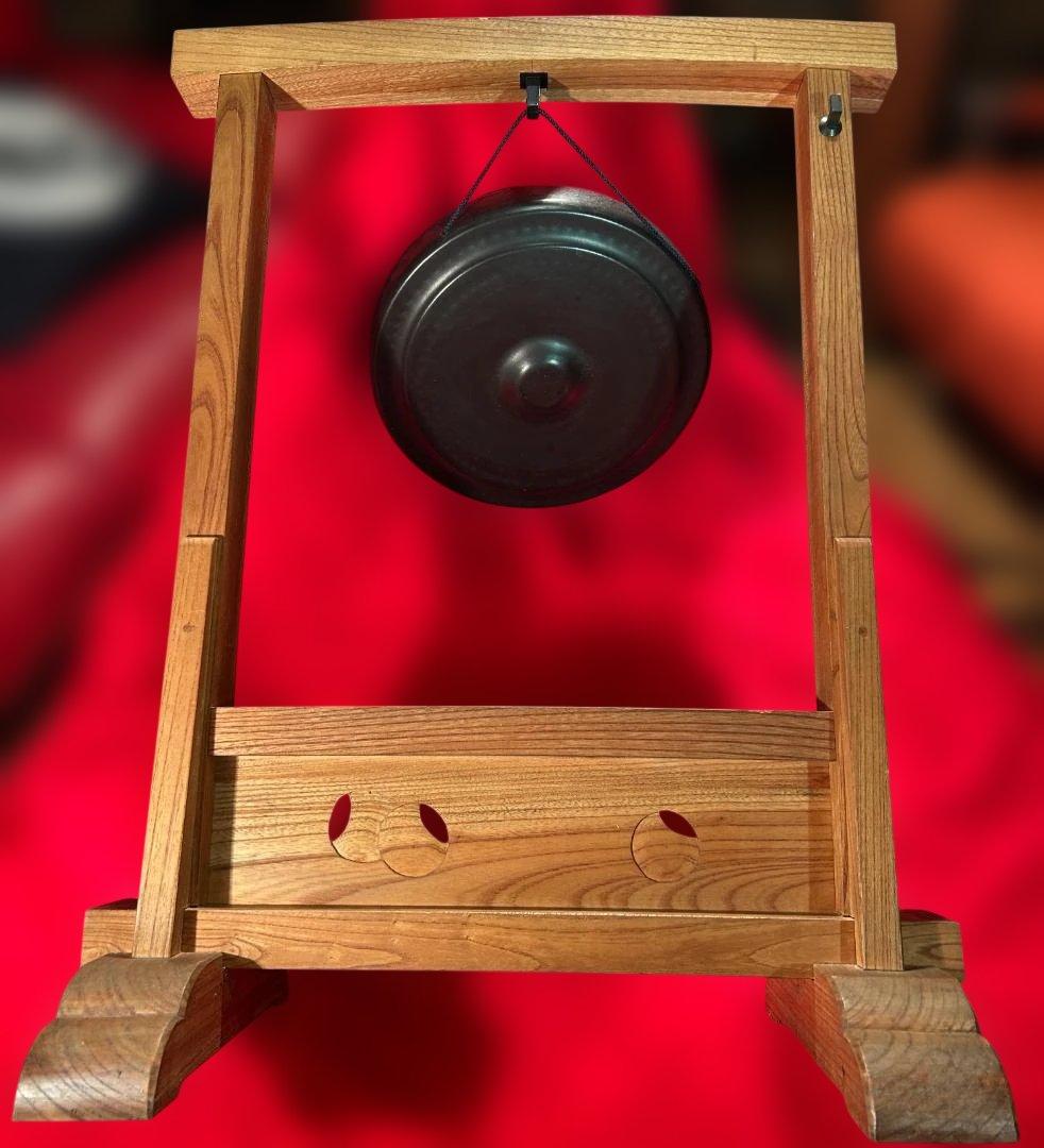 木製スタンドとバチ付きゴング