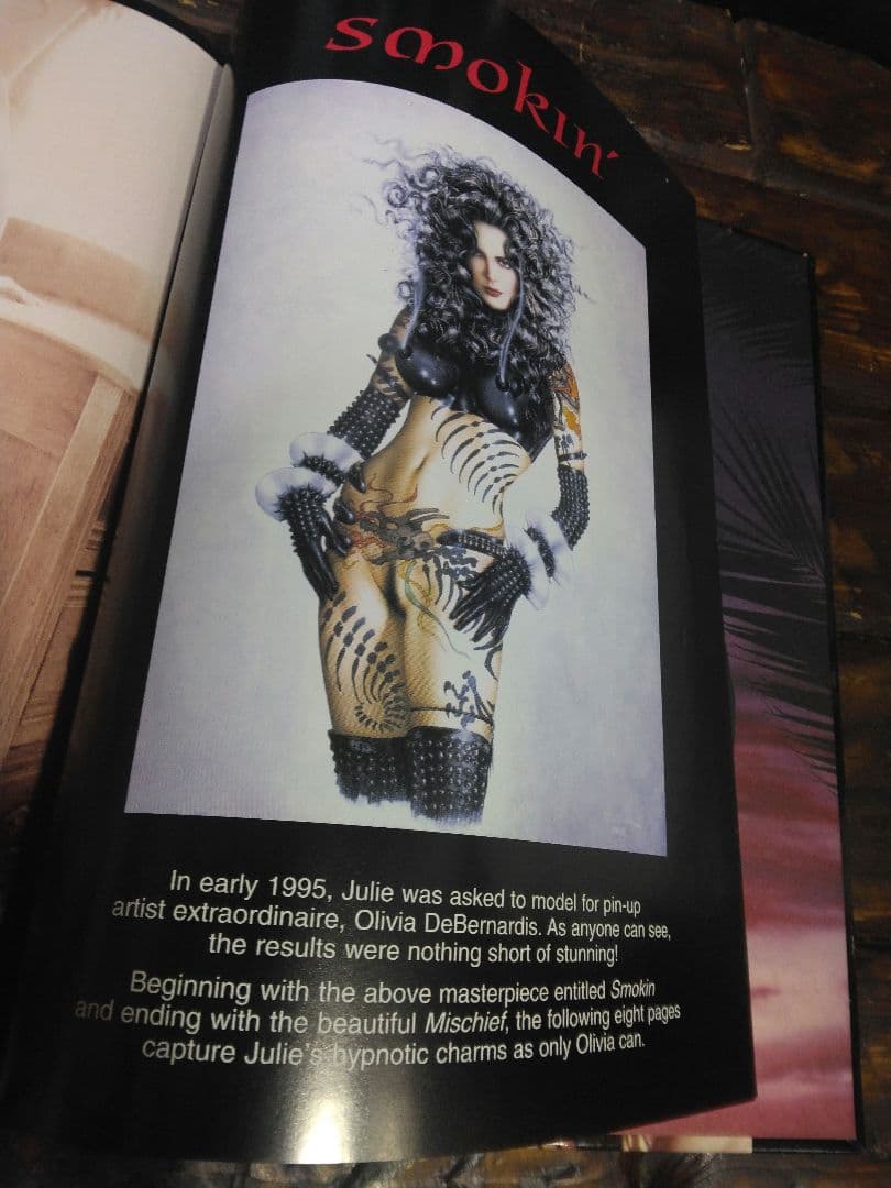 直筆サイン入り　アート　写真集　ジュリー　ストレイン　ヘビーメタル イラスト