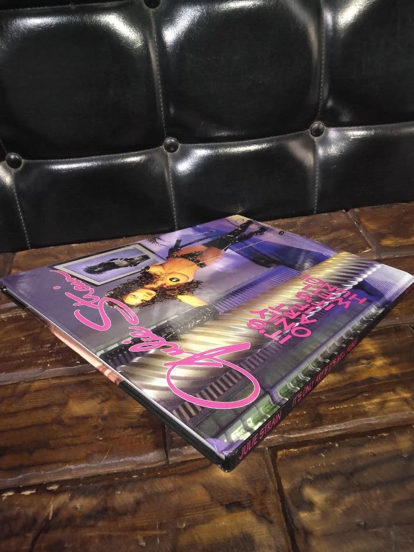 直筆サイン入り　アート　写真集　ジュリー　ストレイン　ヘビーメタル イラスト