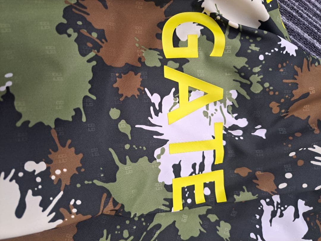 パーリーゲイツ PEARLY GATES サイズ4 (M) 迷彩 ツインスニード