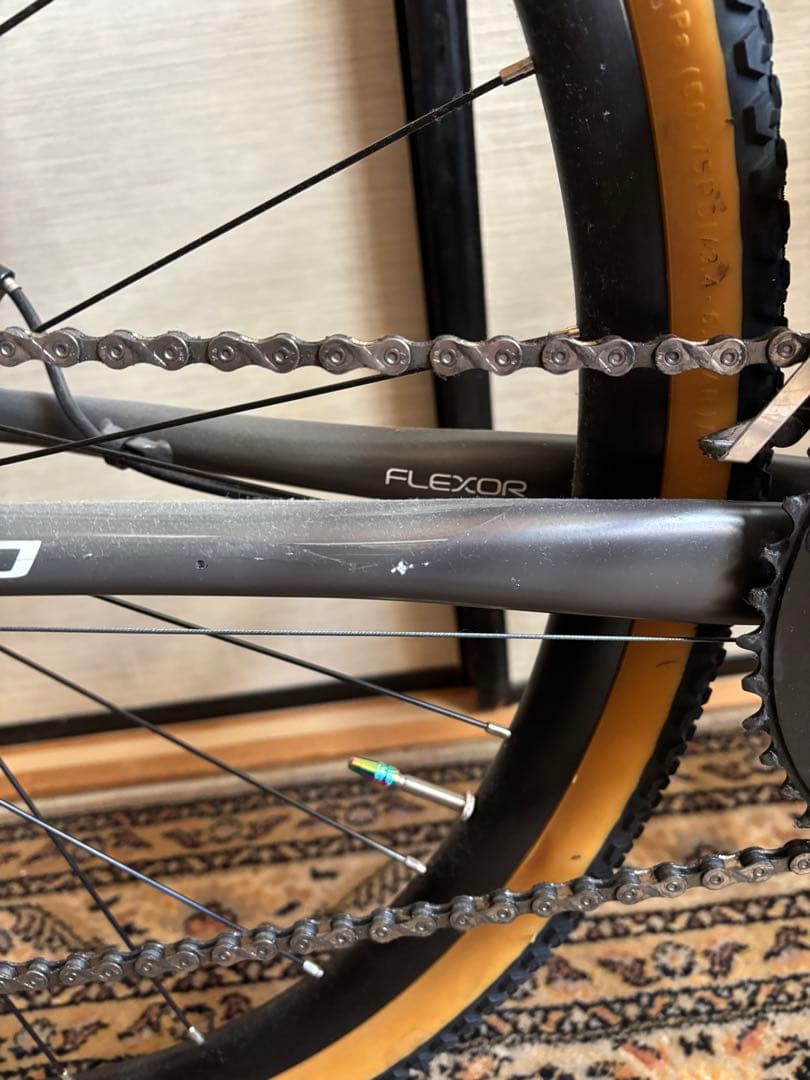 ネスト　ガベル　グラベルロードバイク　新古車同様