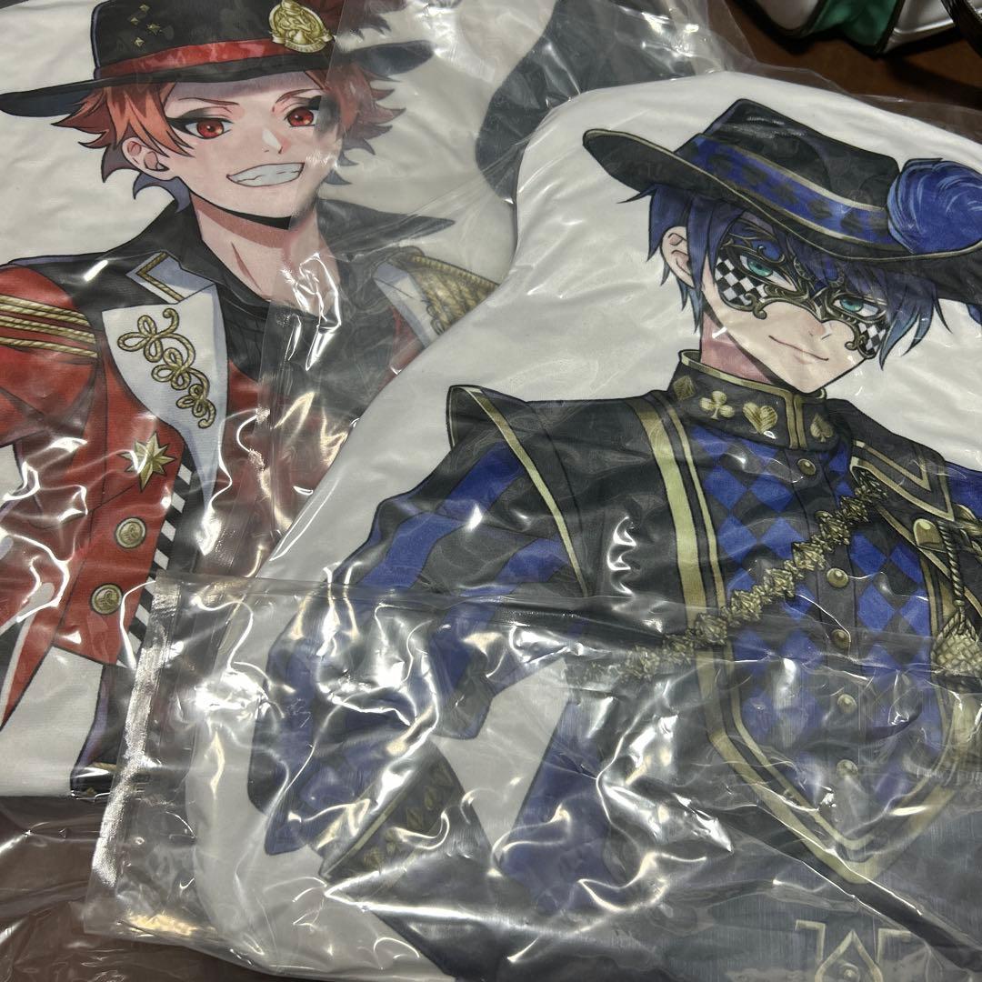 ツイステッドワンダーランド　ダイカットクッション　エース　デュース