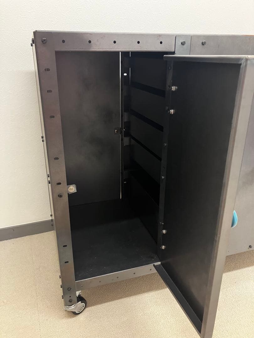 z*i様 MILLS TOKYO スチール製ワゴン｜オーダーメイド品