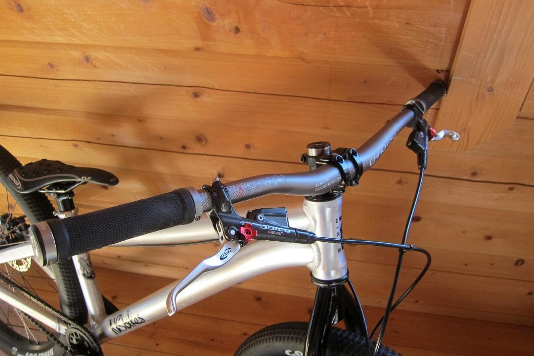 NS Bikes Decade フルリジッド ダートジャンプ カスタム