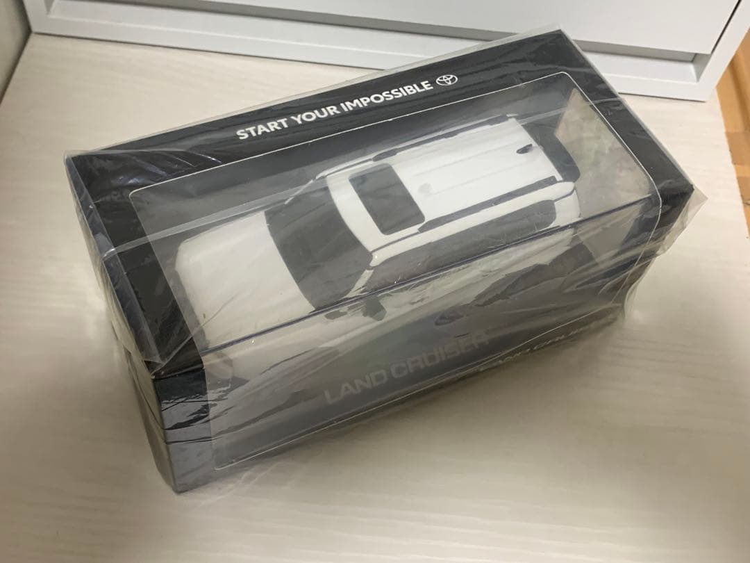 ランドクルーザー250 ミニカー ホワイト