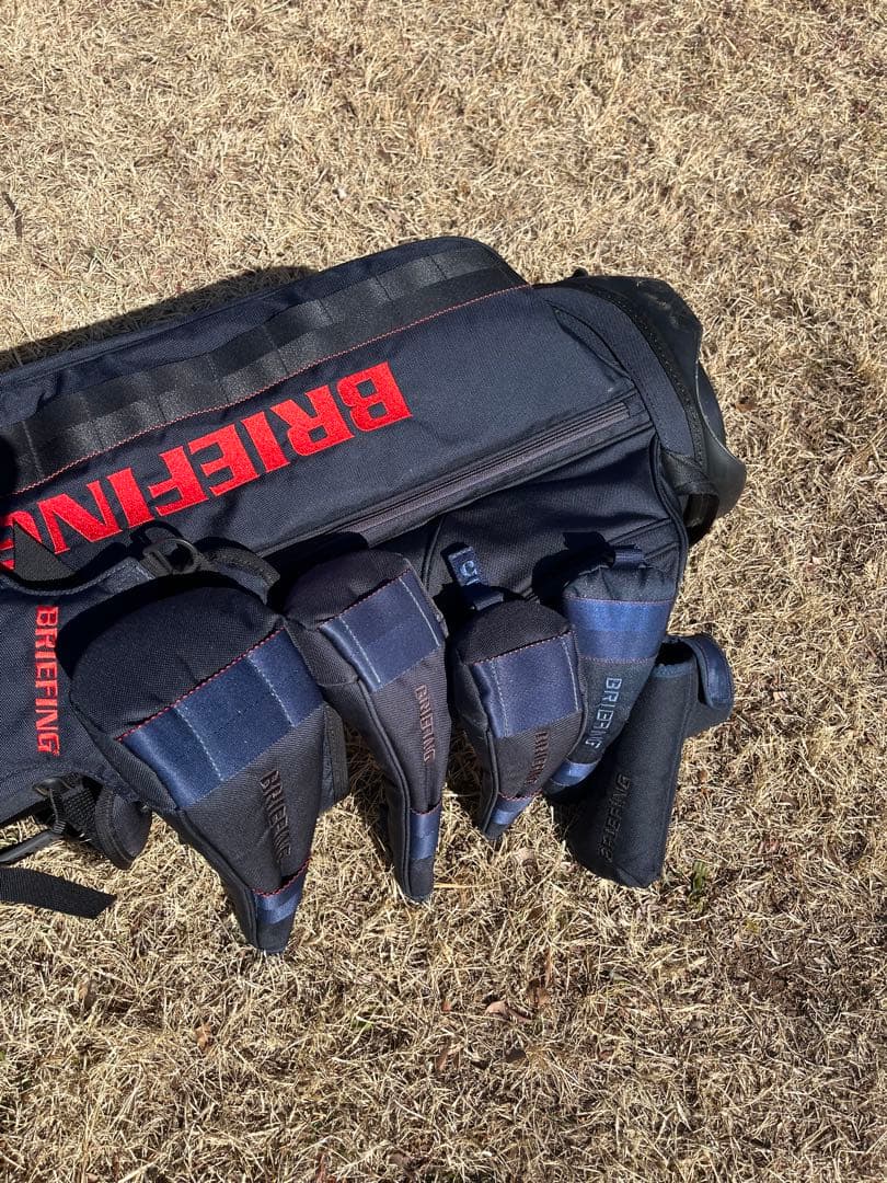 BRIEFING スタンド式ゴルフバッグ ヘッドカバー、ネームプレート付き