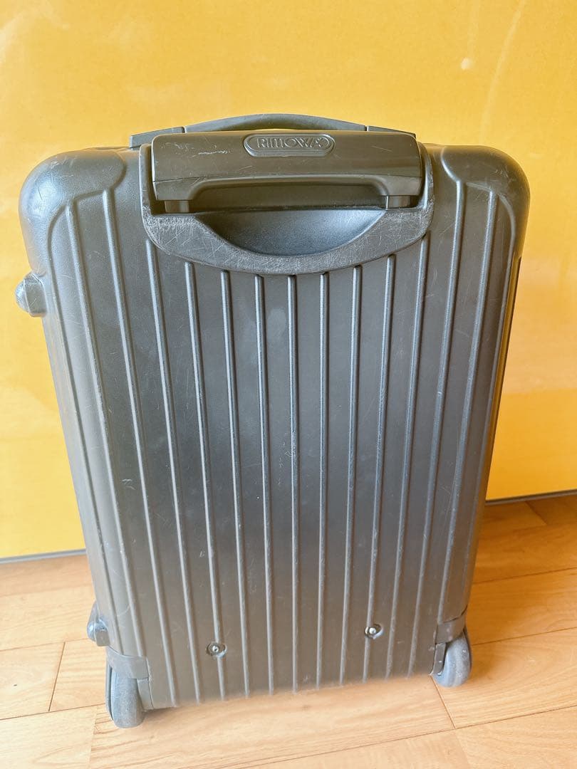 Rimowa ブラックキャリーケース