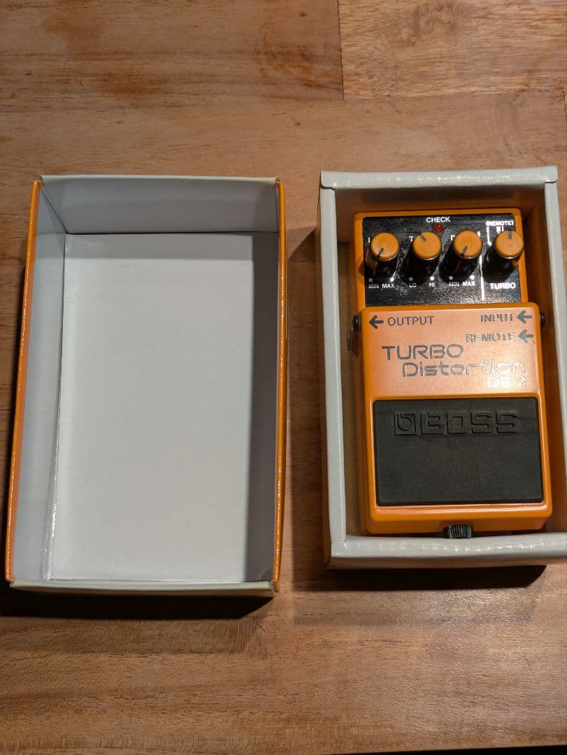 BOSS TURBO Distortion DS-2 箱あり