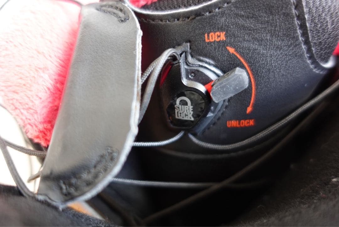 SALOMON 女性用スノーボードブーツ