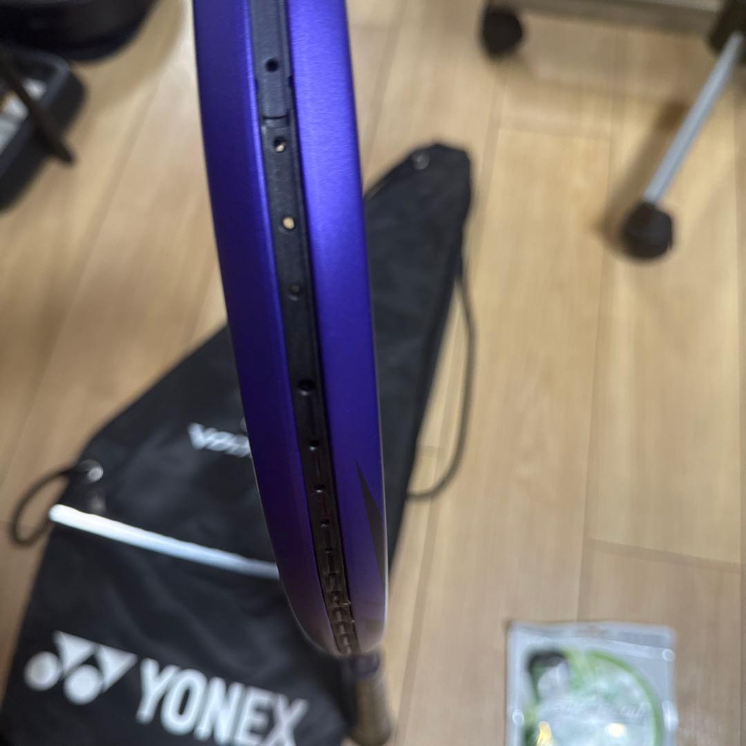 ソフトテニスラケット、ガット、付属品付き