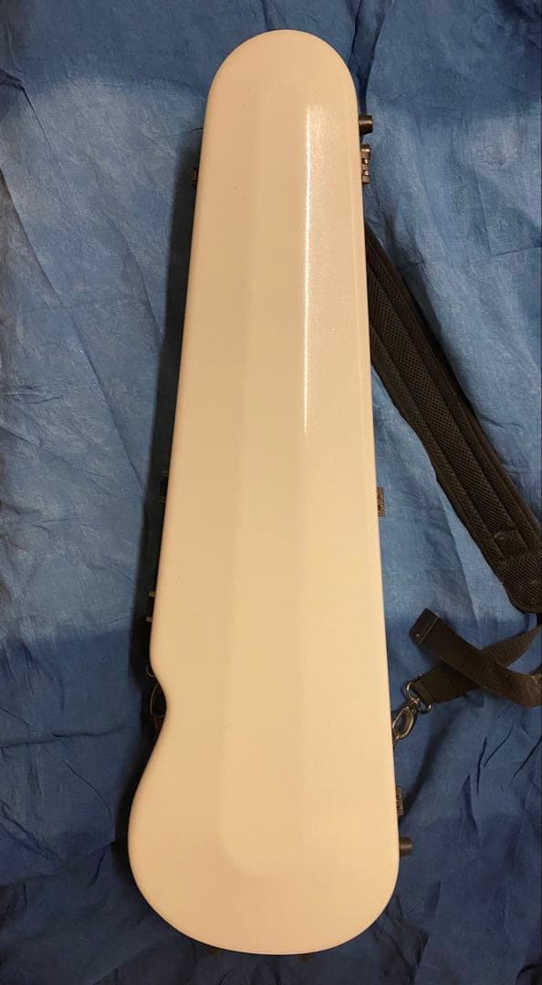 美品YAMAHAヴァイオリン(弓、ケース、松脂、顎当て付き)