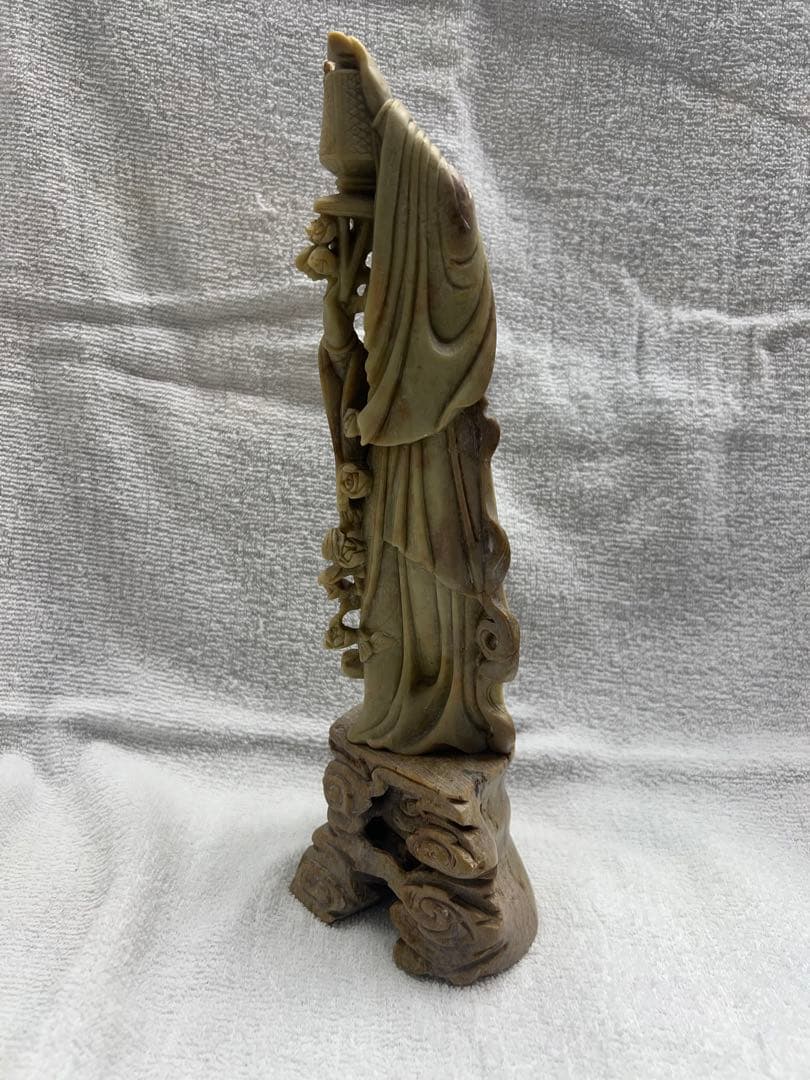 天然石　手彫り彫刻　花灯篭を持つ女性像　置物　中国美術品