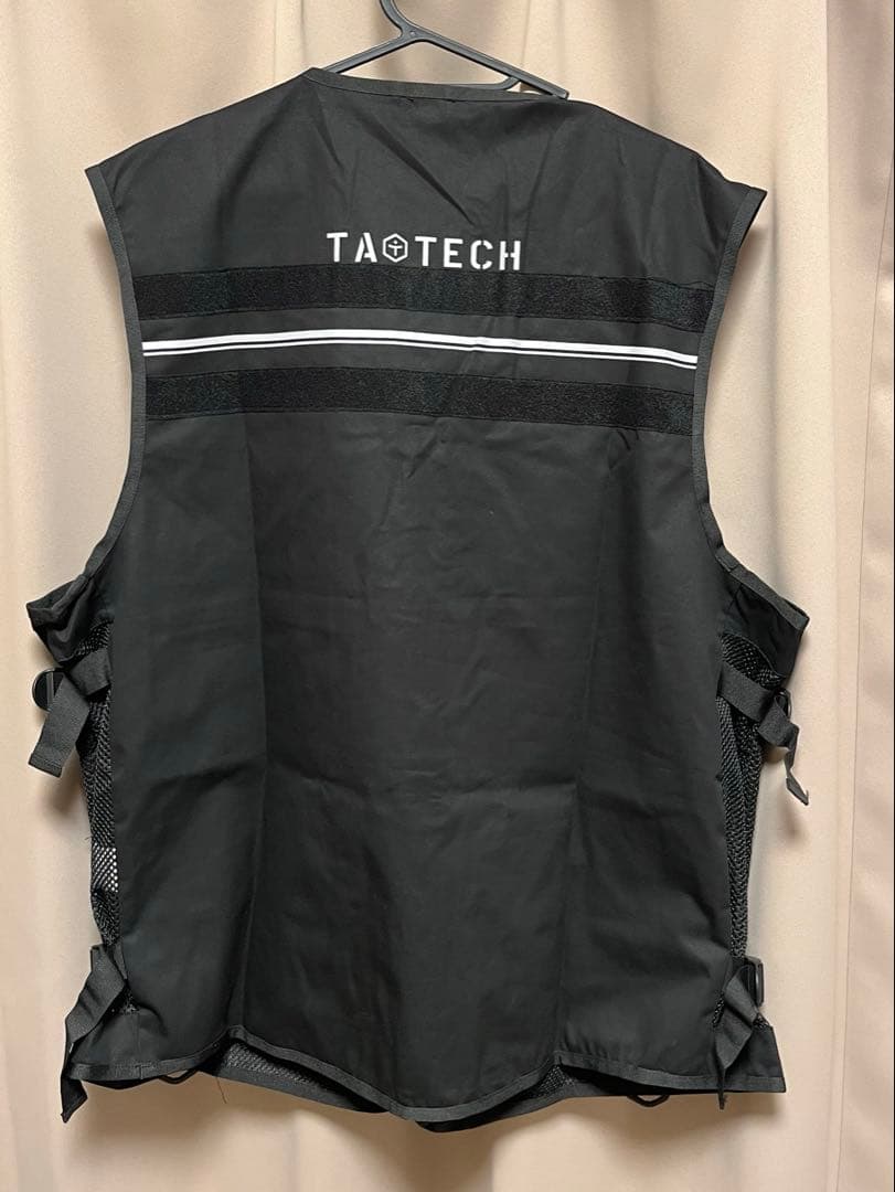 TAOTECH(タオテック)ブラックベストとホワイトフーディセット　スノボウェア