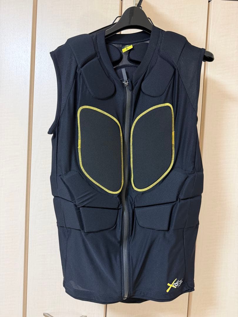 新品　鎧武者　ボディプロテクター　ベスト　L ブラック　スノーボード Black