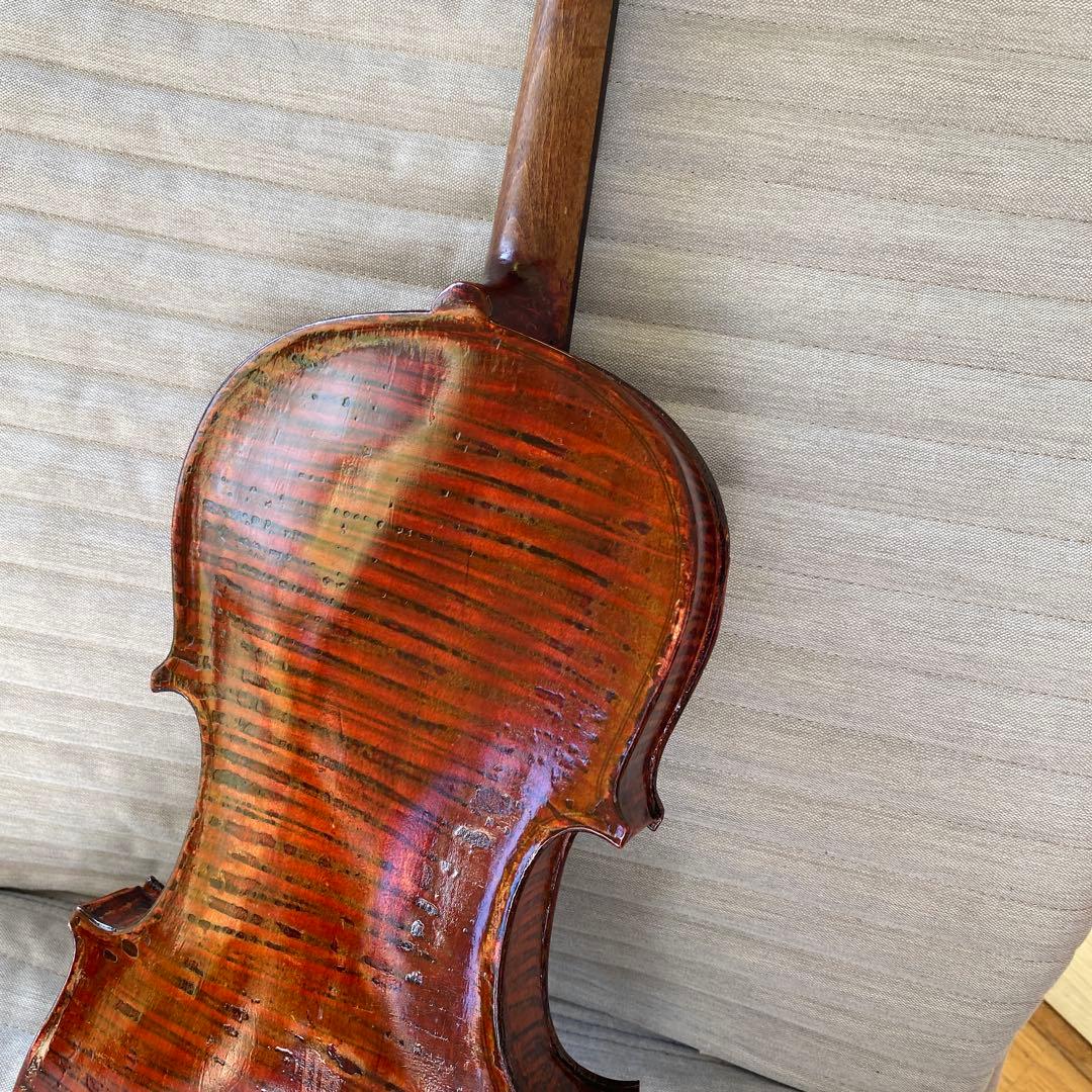 ライオンヘッド　フィドル　バイオリン 彫刻デザイン