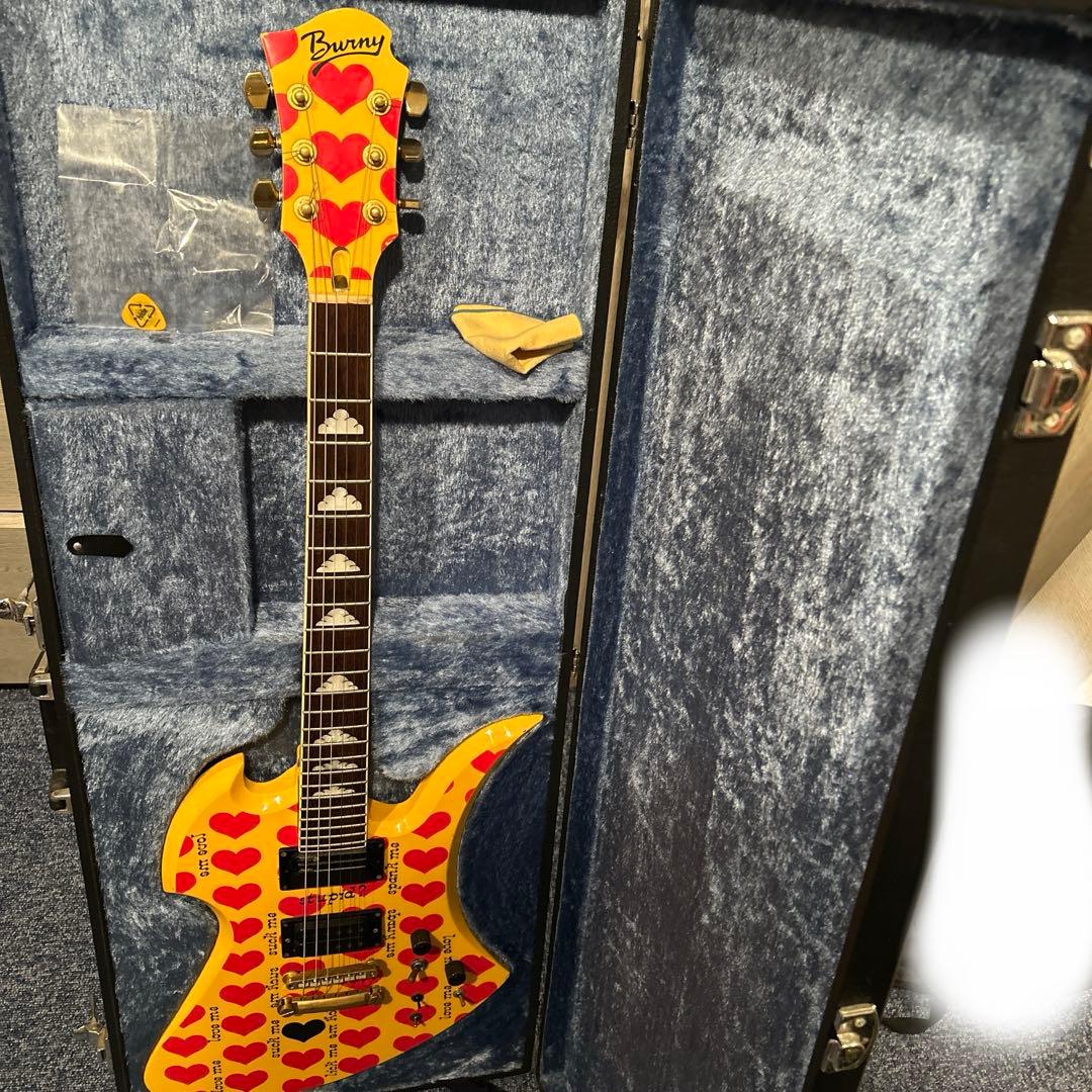 Burny エレキギター ハート柄 ケース付き+ エリクサーギター弦付