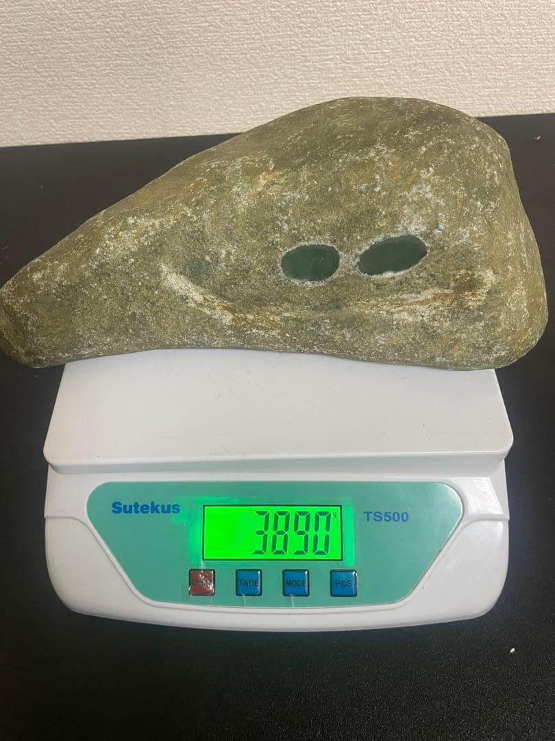 【高品質・透過抜群】翡翠原石 3.9kg