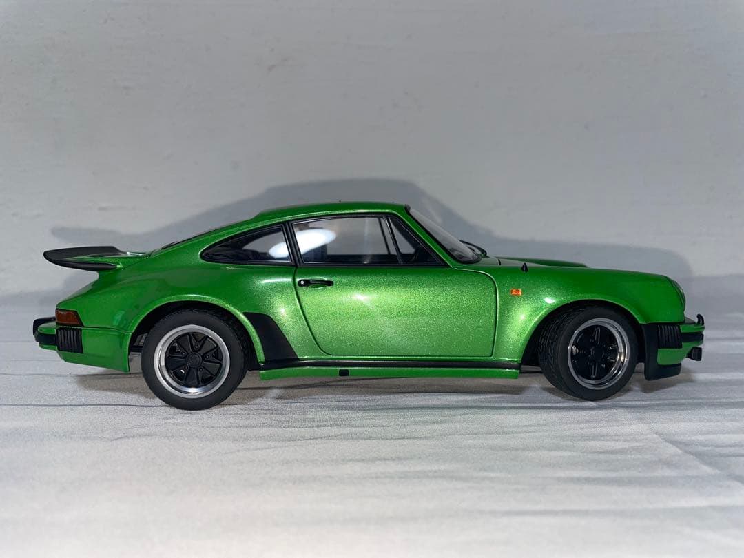 オートアート1/18 ポルシェ 911 訳あり