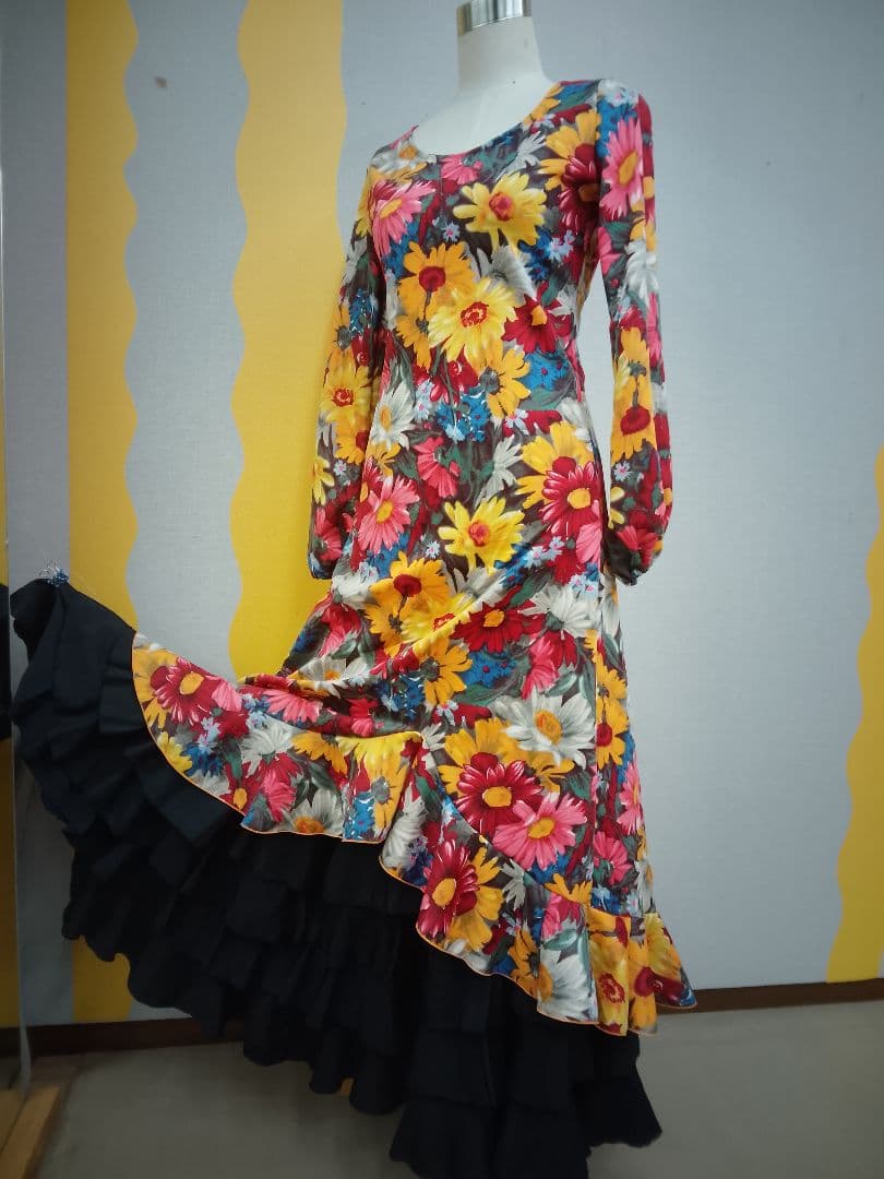 フラメンコ　ワンピース　伸びる生地