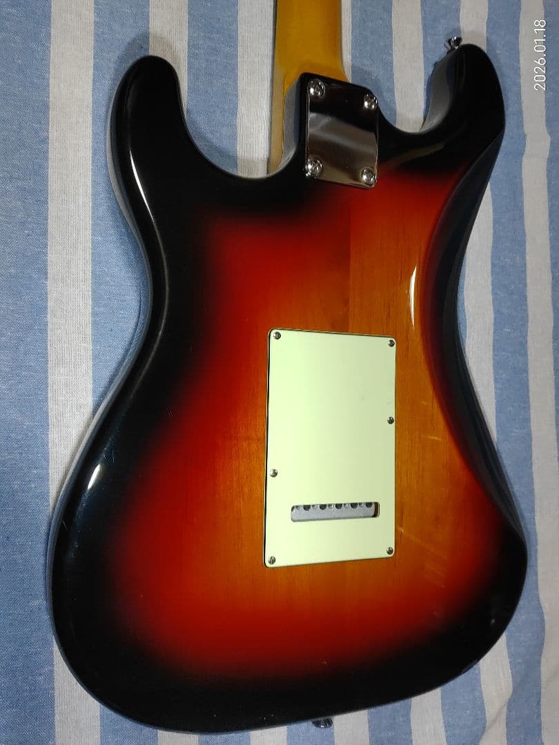 Laid BackブランドのストラトタイプギターST400 3TSまずまずキレイ