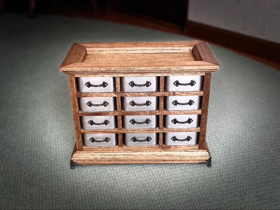 ハンドメイド　クラシックデザイン　木製収納箪笥　スチール缶　レトロ　コレクション