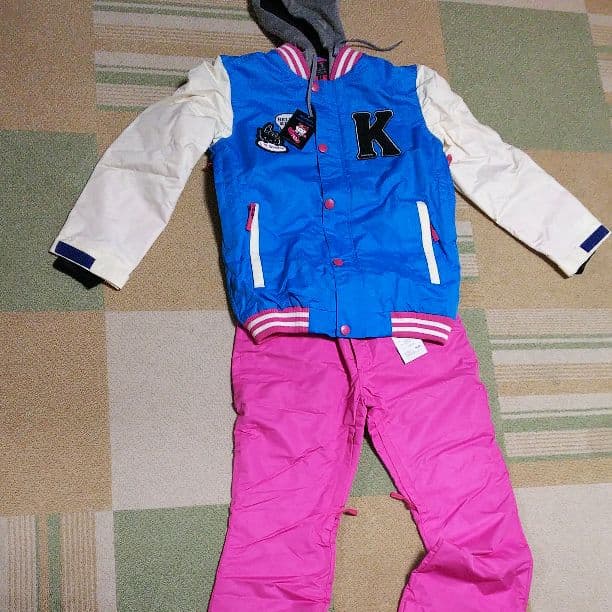 ハローキティスノーボードウェア