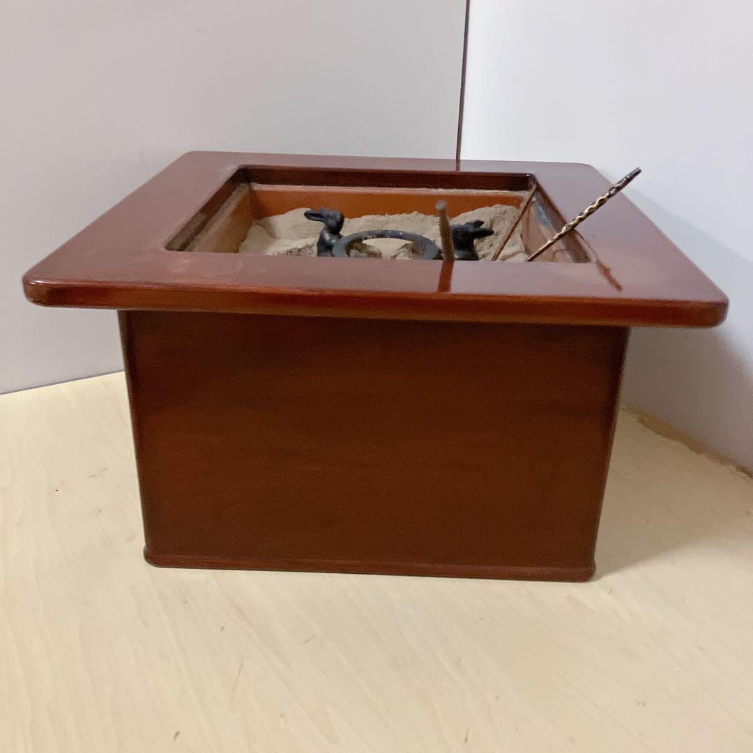 囲炉裏　木製　火鉢　火箸　灰付き　アンティーク　囲炉裏テーブル　古民具 蓋つき