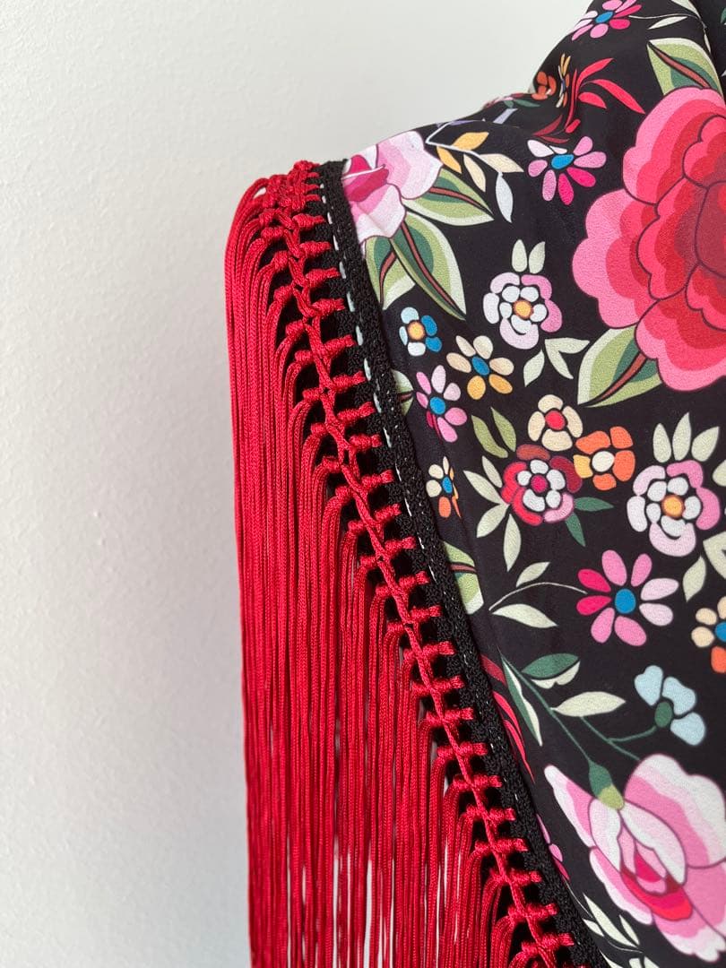 フラメンコ　マントンシージョ　ブラックマントン風花柄水玉　ダークレッドフレコ