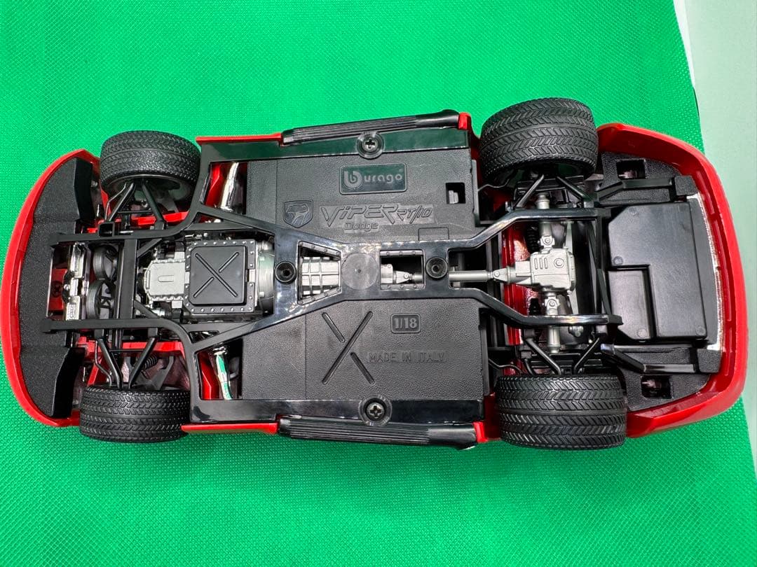 ダッジ・バイパー 1/18スケール 赤