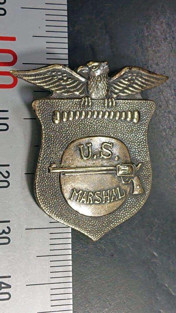7.極希少【米、連邦保安官局 U.S.Marshals[USMS]】旧バッジ