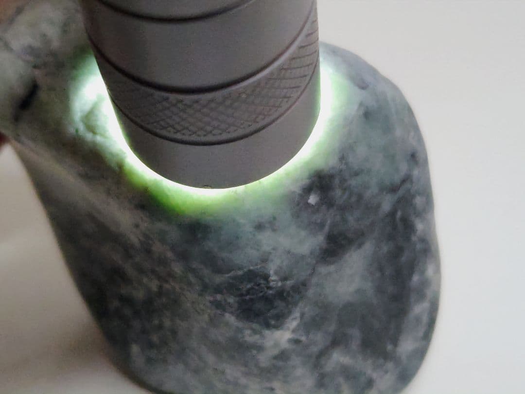 糸魚川157 翡翠 134g ヒスイ 原石 鑑賞石 自然石 誕生石 鉱物 鉱石