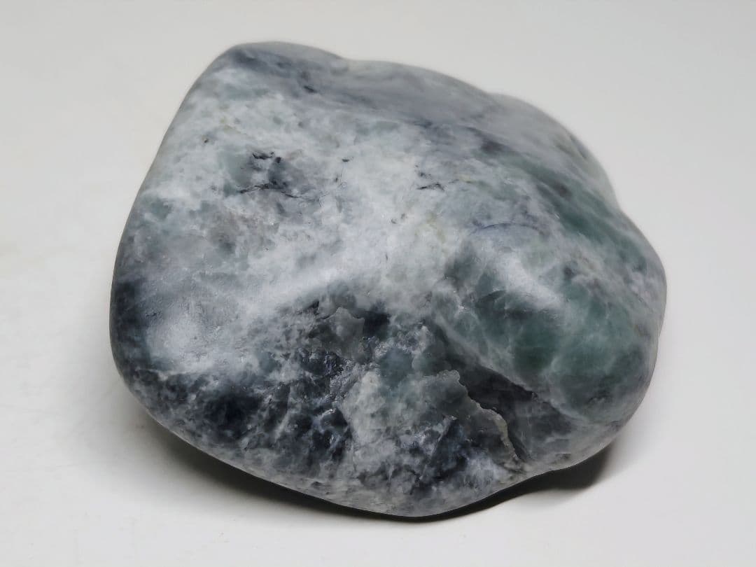 糸魚川157 翡翠 134g ヒスイ 原石 鑑賞石 自然石 誕生石 鉱物 鉱石