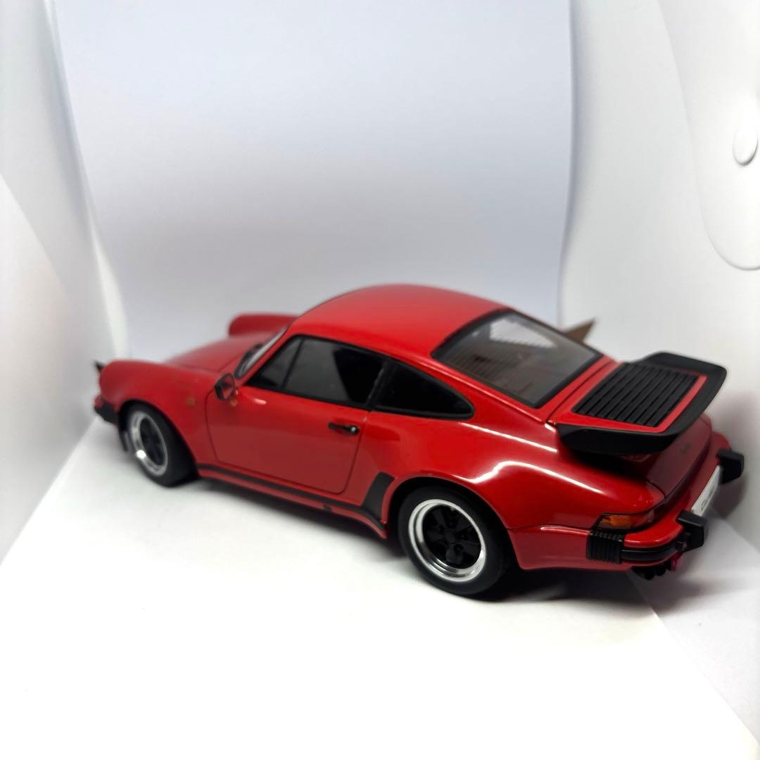 オートアート　ポルシェ911ターボ　930 AUTOart 1/18