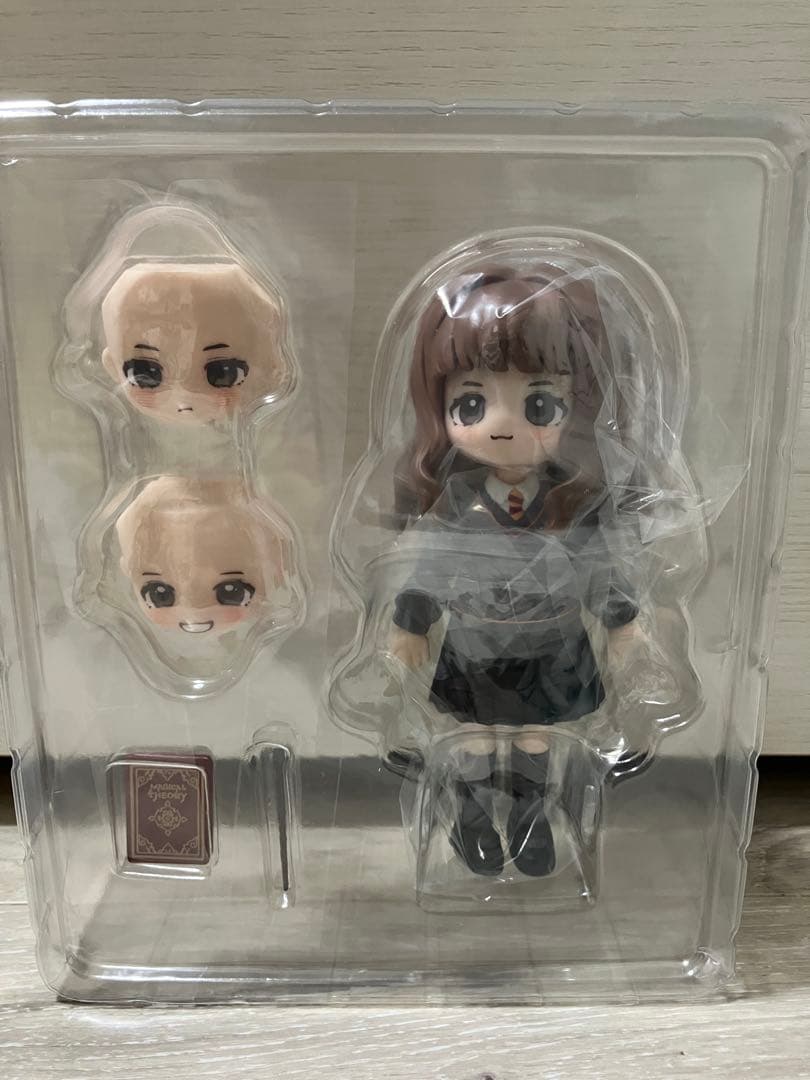 ハーマイオニー・グレンジャー フィギュア　ドール　ハリーポッター