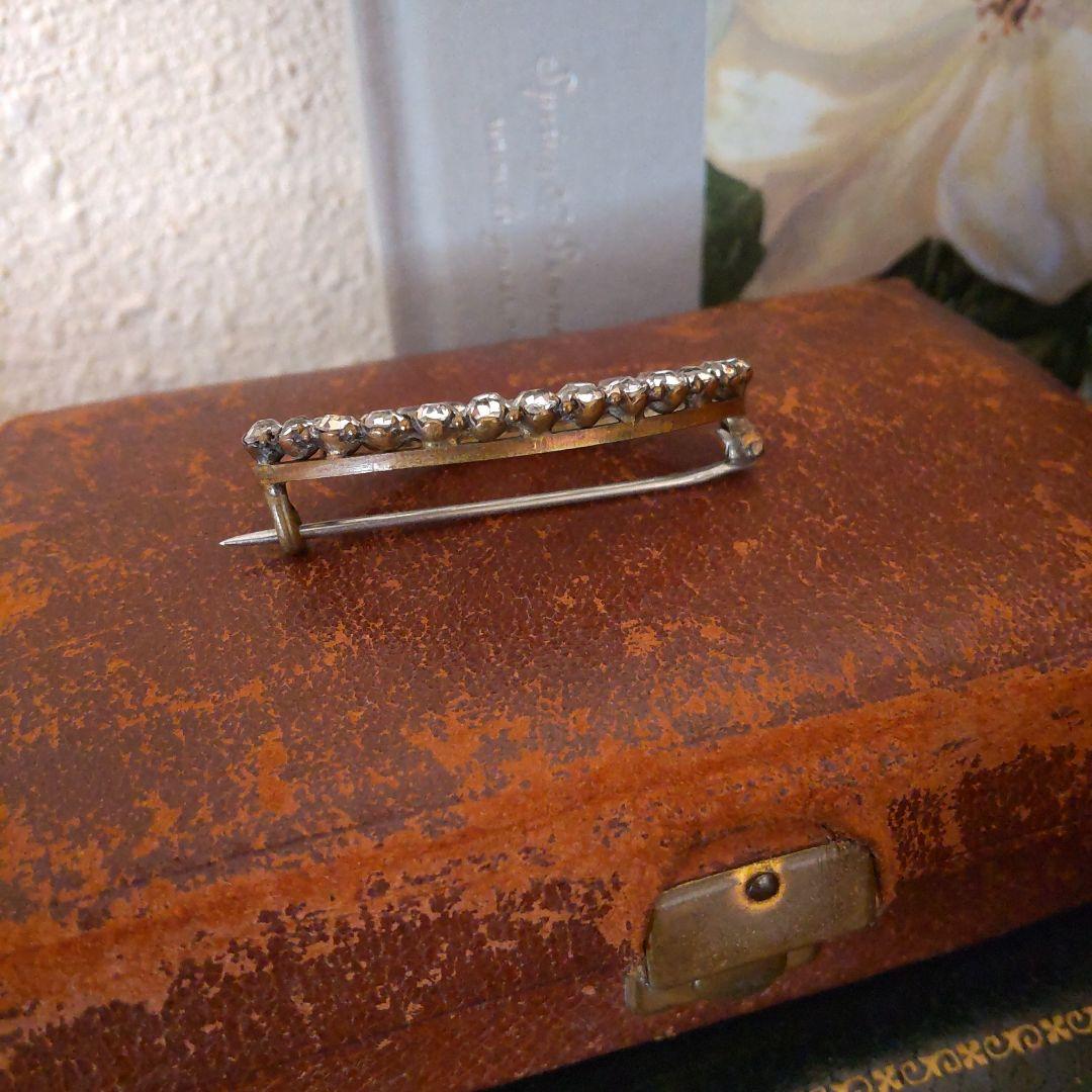 イギリスアンティーク　ブローチ